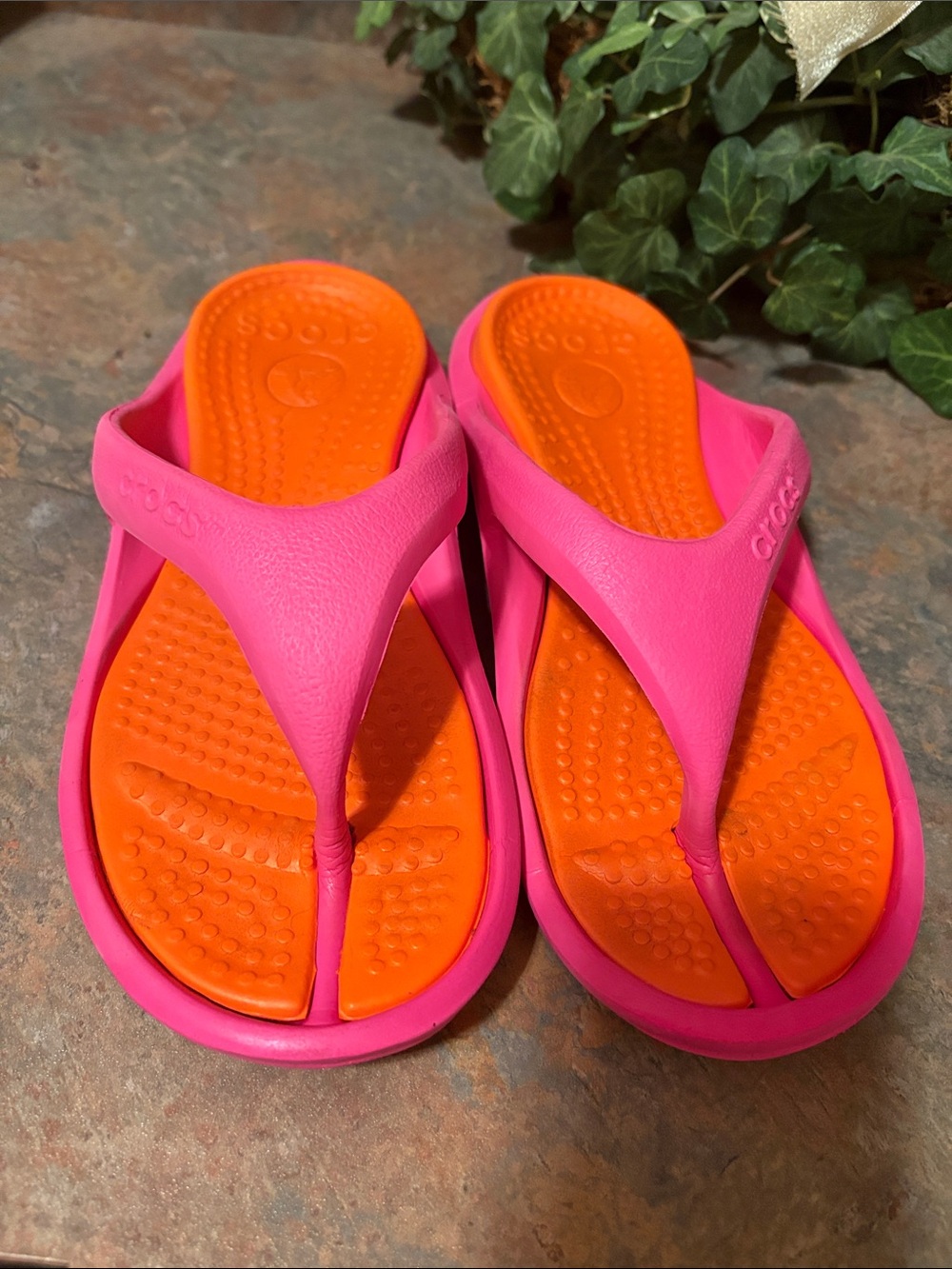 CROCS Kadee II Hot Pink Slip-On Sandal flip flops - Picture 2 of 3